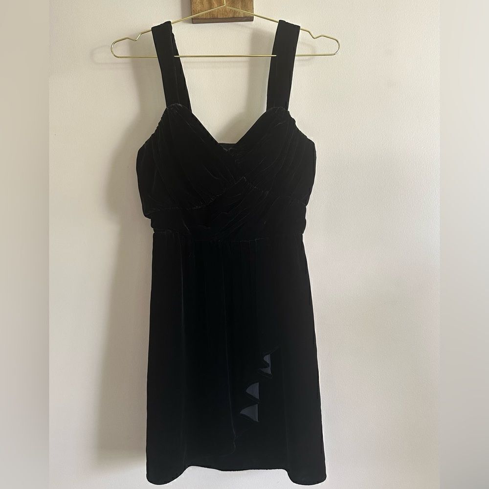 Express black velvet sweetheart overlay wrap dress || size 8